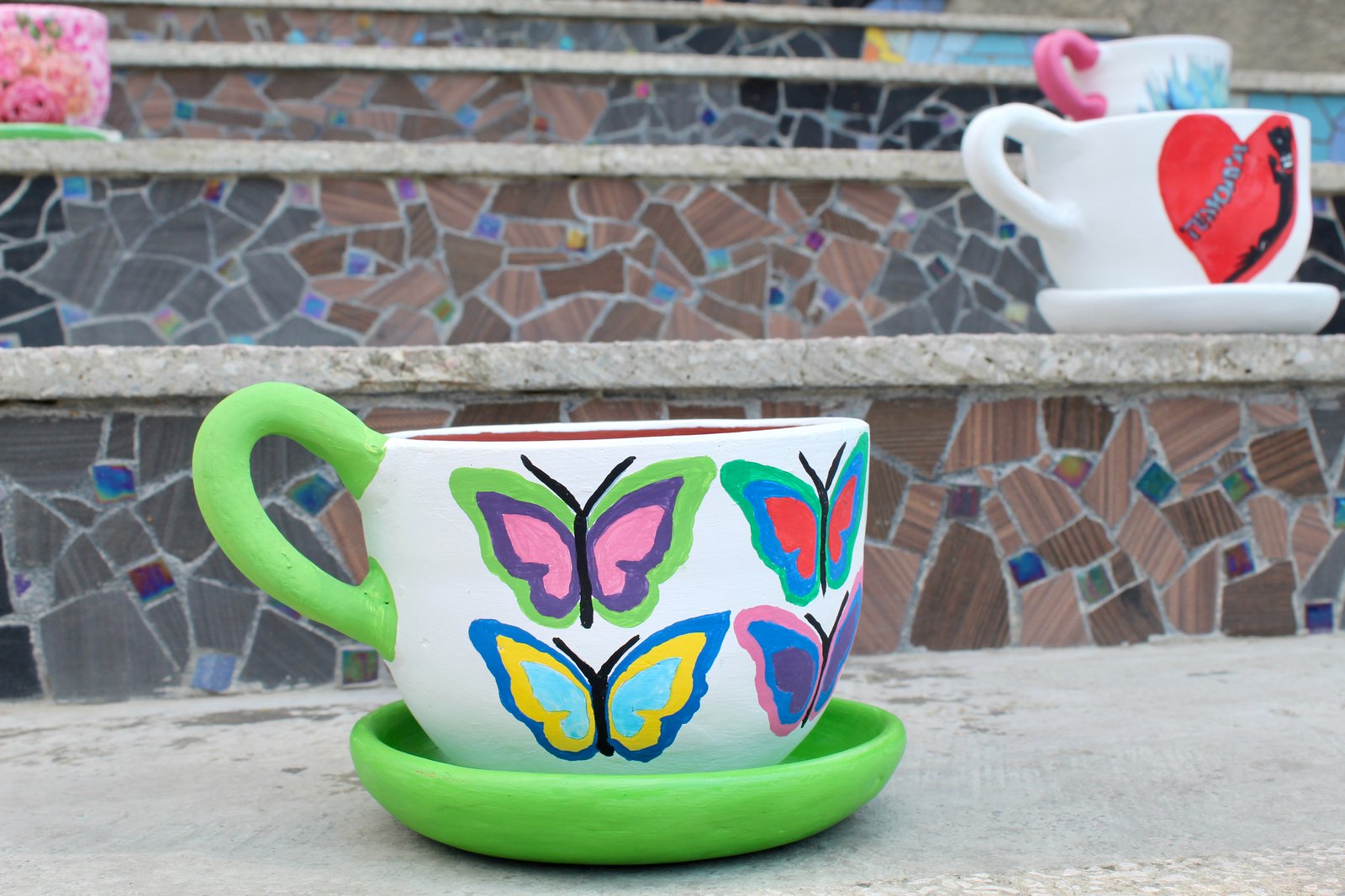 Maceta Artesanal “Mariposas de Colores”
